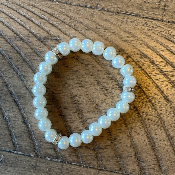 Silver and Pearl Necklace with 2 Pearl and Rhinestone Bracelets - Picture 4 of 4